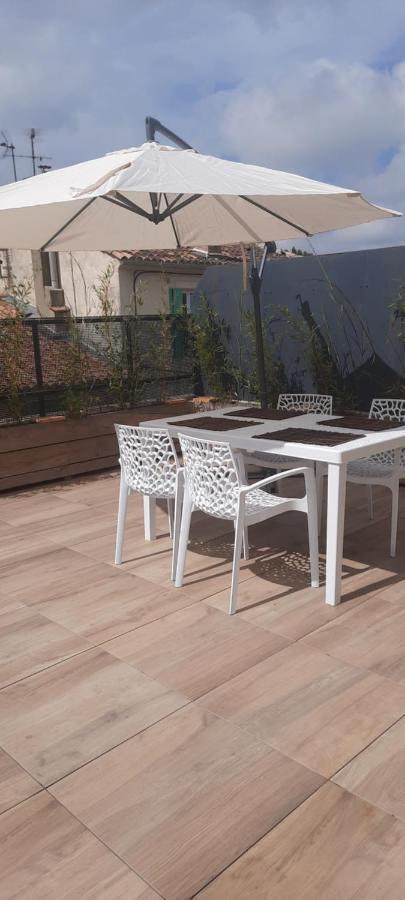 Studio Avec Terrasse Arlés Exterior foto